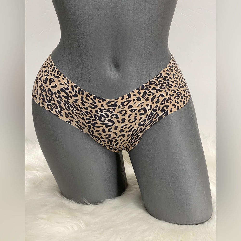 Victorias Secret Pink No Show Seamless Cheeky Panty Underwear. NWT